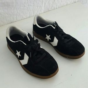 Like New, Converse black sneaker 7.5